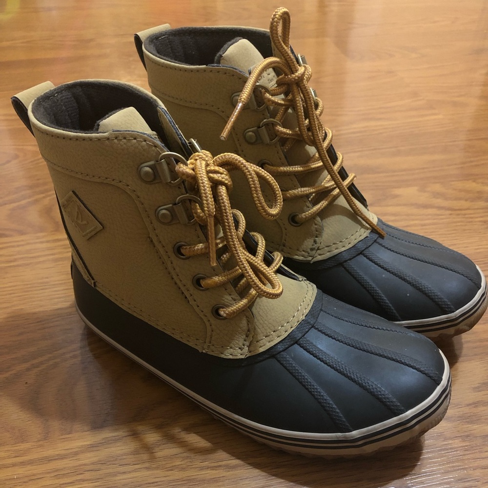 Boys Sperry Bowline Boot size-2, never worn